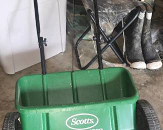 Fertilizer Spreader 