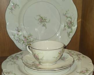 Roselinde China Set