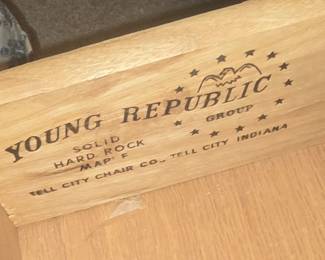 Young Repuplic Display Cabinet 