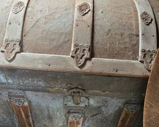 Childs Camel Back Trunk