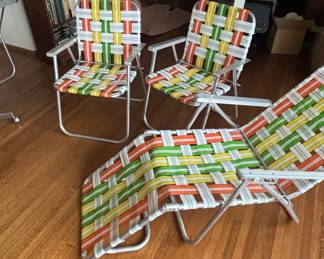 Outdoor lounge chairs set