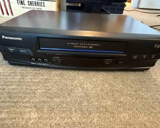 Panasonic PV-V4521 Omnivision 4-Head Hi-Fi Stereo VCR