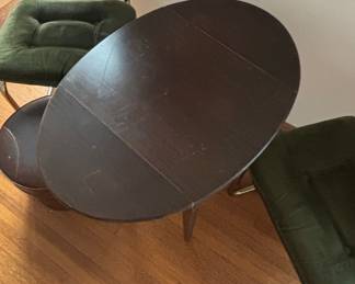Federal Style Mahogany Drop Leaf Pembroke Table