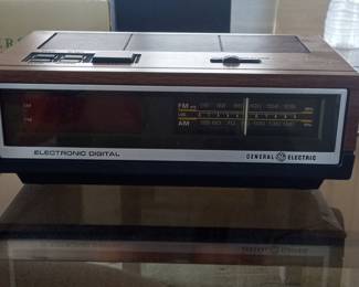 General Electric 7-4640 Series Electronic Digital Alarm Clock Radio