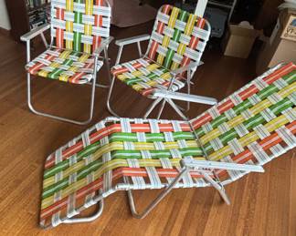 Outdoor lounge chairs set
