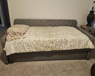Twin size Daybed with Twin Size Trundle bed (mattress additional)