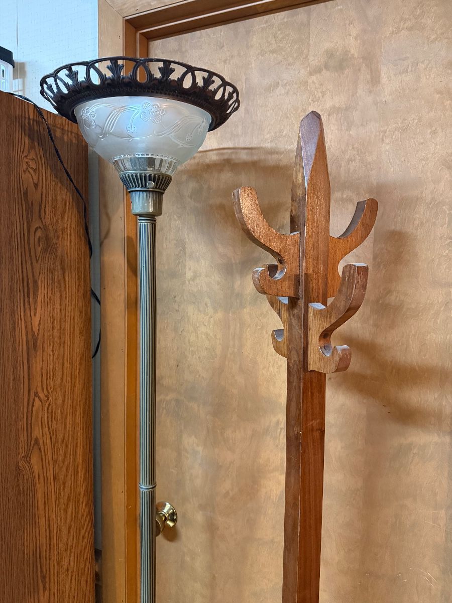 Floor lamp, vintage coat rack 