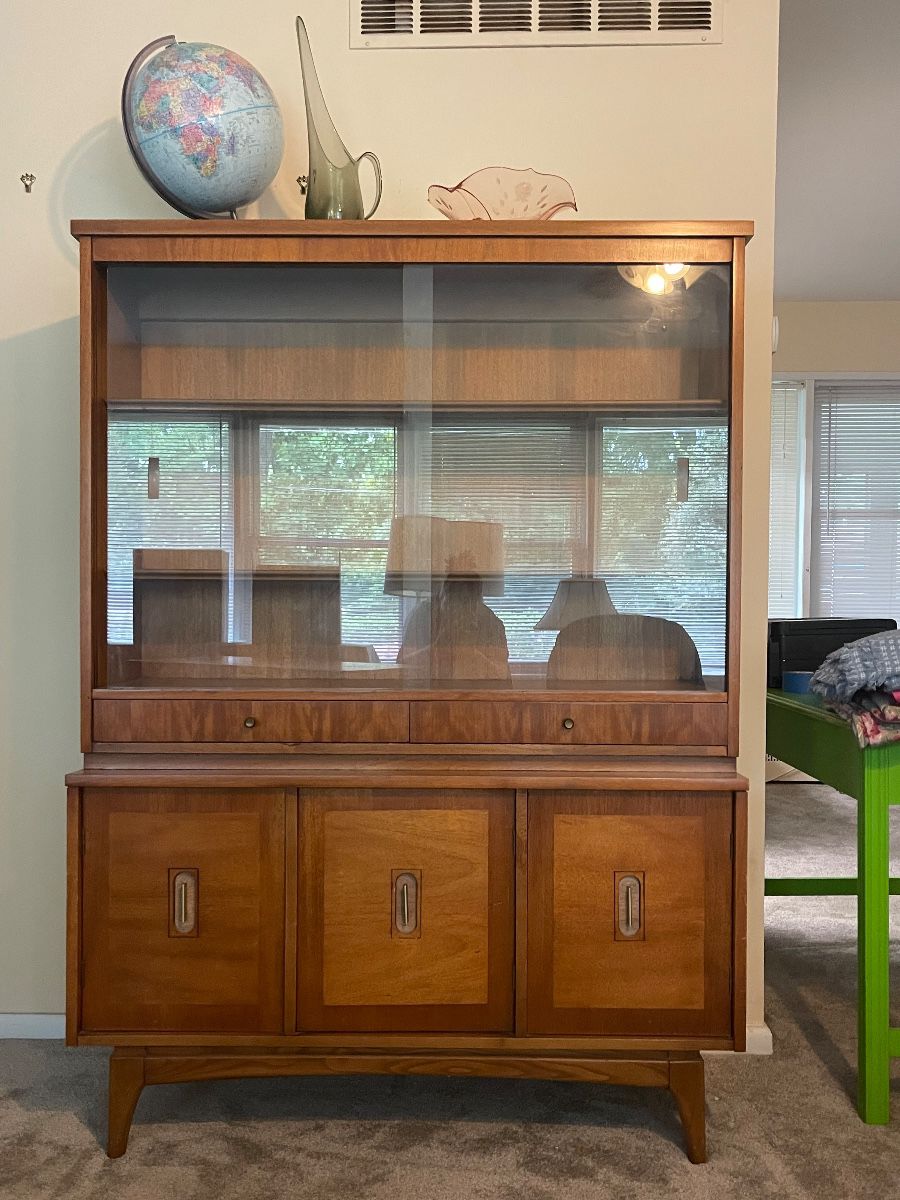 Beautiful 1960’s mid-century China cabinet in mint condition!
