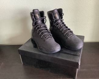 Never Worn-Nike Kobe Bryant