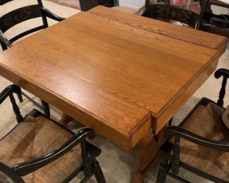 (36”x41”x29”)Vintage Solid Oak Dining Table