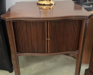 24”x24”x23” Ethan Allen Vintage French Provincial Style Wood