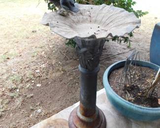 L'HeritierbDu Temps "Arrival of Time" Leaf Shaped cast iron bird bath
