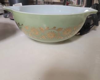 Pyrex Gold Medallion Cinderella Mixing Bowl 