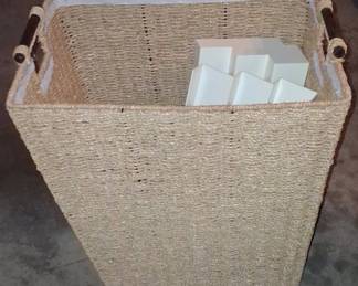 Woven Water Hyacinth Laundry Hamper with Lid and Handles