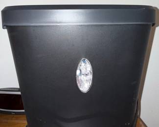 Omnitech 14-Sheet Cross-Cut Paper Shredder