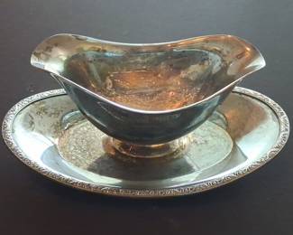 Oneida Ltd. Silver Plated Gravy Boat with Underplate