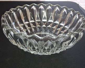 Jeannette Glass Windsor Pattern Serving Bowl