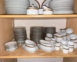 Royal Gallery Gold Dinnerware Set