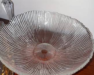 Federal Glass Diana Pattern Swirl Console Bowl