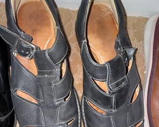 Johnston & Murphy Black Leather Fisherman Sandals