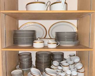 Royal Gallery Gold Dinnerware Set