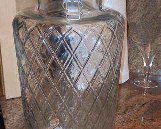 Glass Beverage Dispenser with Diamond Quilt Pattern