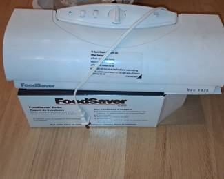 FoodSaver Vac 1075 Vacuum Sealer with Rolls