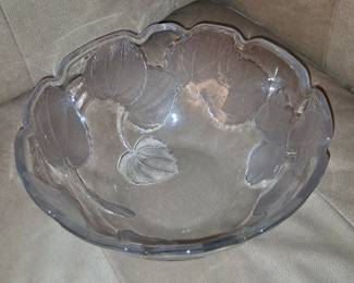 Fifth Avenue Crystal Japan Frosted Leaf Glass Bowl