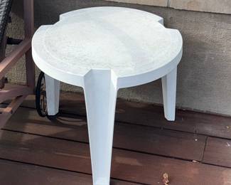 White Grosfillex Miami Low Table