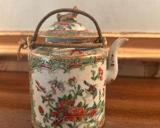 18th Century Mandarin Porcelain teapot