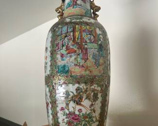 porcelain vase Mandarin style circa 1770 25”x11”