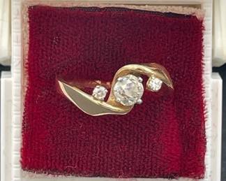 14K Yellow Gold .50 Carrot Diamond Solitaire w/ 2 Accent Diamonds Ladies Ring TW 5.10g * Size 6.75