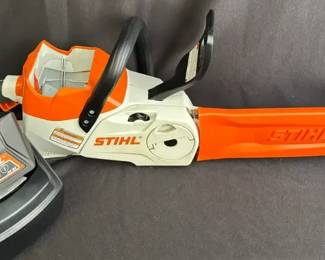 Stihl Rechargeable AK30 Chainsaw with Battery & Charger