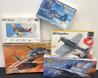 NEW! 1:72 Model Airplane Kits * DeHavillands; L-39 Albatross; T6 Texan; SNJ Texan