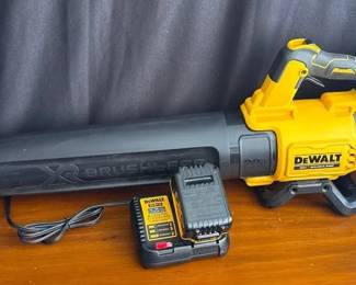 DeWalt 20VMAX Brushless Cordless DCBL722 Blower * Charger & Battery
