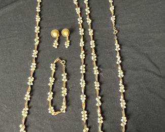 Vintage GoldTone Faux Pearl Floral Cluster Jewelry Set