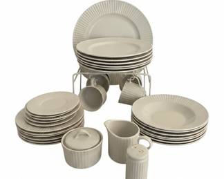 Tabletops Unlimited Venice Dinnerware Set