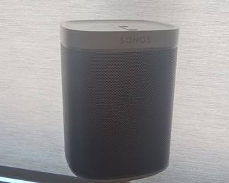 Pair of White Sonos PLAY:1 / ONE Speaker Stands