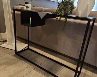 Modern Black Metal Zigzag Console Table