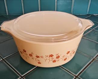 Pyrex Trailing Flowers 2.5 Quart Casserole Dish
