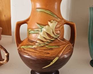 Roseville Freesia Vase #122-8