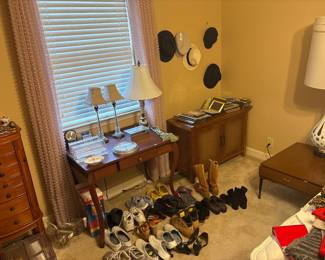 Women’s shoe size 8 to 10