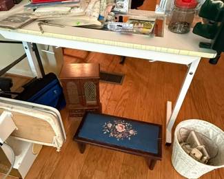 Sewing machine table