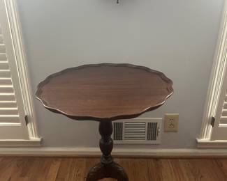 Chippendale pedestal antique table