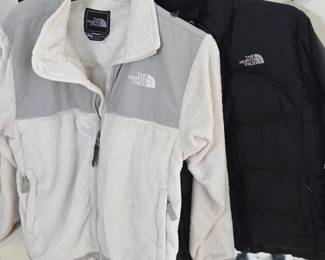 Lot #B187 - The North Face Youth Large Fleece Jacket and Black Puffer Coat Set