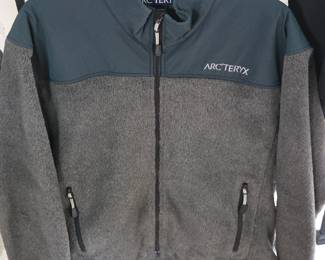 Lot #B212 - Arc'teryx Men's Large Lightweight Fleece Jacket with Zip Pockets - Durable Outdoor Layer