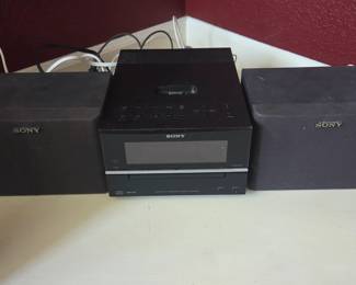 Lot #B9 - Sony CMT-BX20i Micro Hi-Fi Component System MP3, CD with Sony SS-U31 Speakers