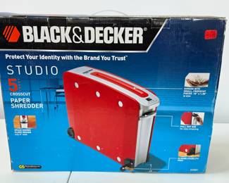 Lot #B155 - Black & Decker Studio CC501 5-Sheet Crosscut Paper Shredder with Pull Out Bin