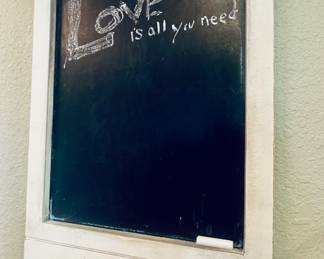 LOVE we do all need a Love chalk board 