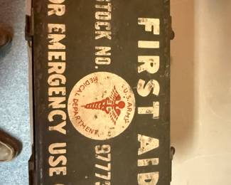 METAL FIRST AID CONTAINER